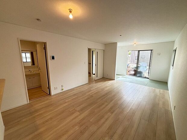 【リビング】3LDK+タタミコーナーの暮らしやすい間取り!子供部屋や趣味のお部屋も作れますね!