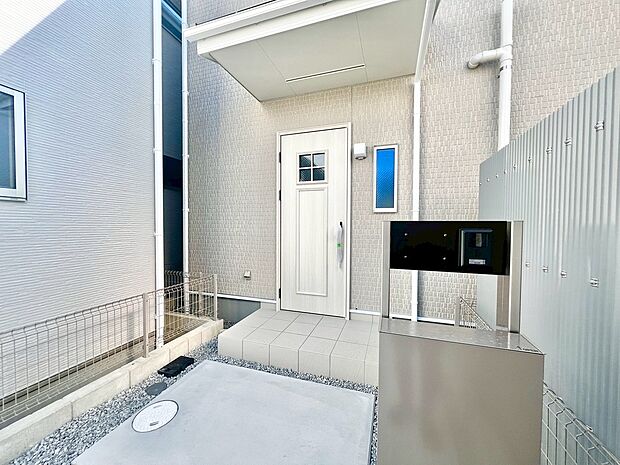 【エントランス】お客様にとって最良のマイホームが見つかりますよう、イエストアが全力でお手伝いさせていただきます!いつでもお気軽にお問い合わせ下さい♪