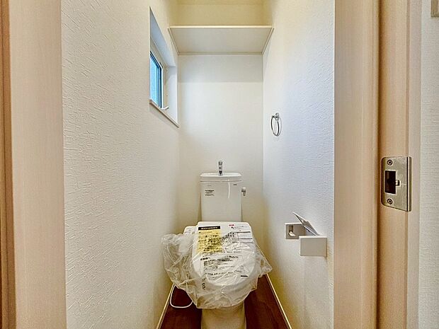 【温水洗浄便座】温水洗浄便座ですので、寒い日も温かい便座で安心して使用していただけますよ♪