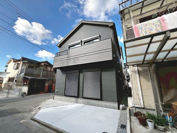 【駐車場】駐車スペースありますよ!愛車の置く場所に困りませんね!