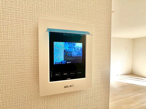 【TVモニター付きインターホン】TVモニター付きインターホンですので、突然の来客時にも外の様子が確認できて安心です!