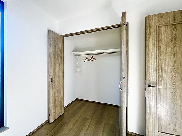 【収納】全室収納有!ハンガーパイプ付きで洋服もキレイに収納できますね♪