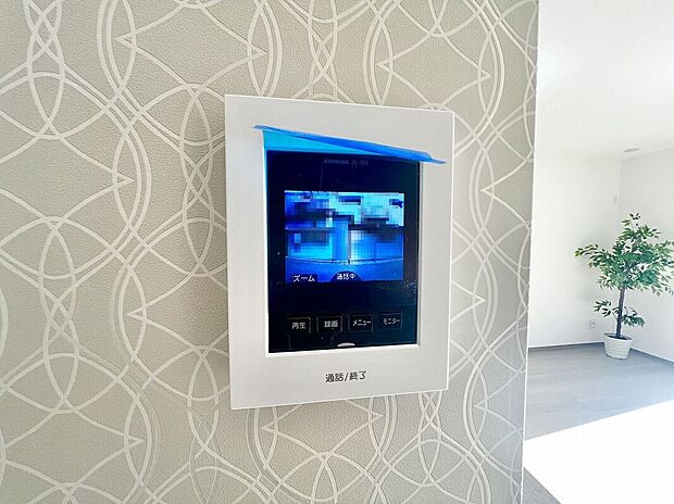 【TVモニター付きインターホン】TVモニター付きインターホンですので、突然の来客時にも外の様子が確認できて安心です!