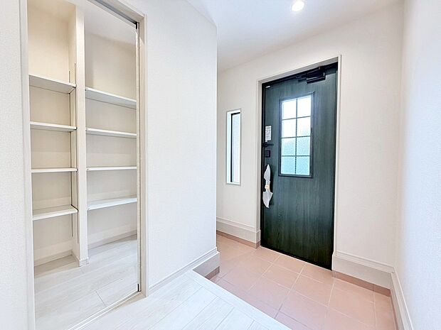 【シューズインクローゼット】玄関周りもスッキリ片付きますね♪