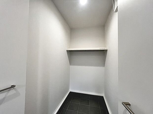 【玄関土間】玄関土間ございます！靴やアウトドア用品・ベビーカーも収納出来ますよ！