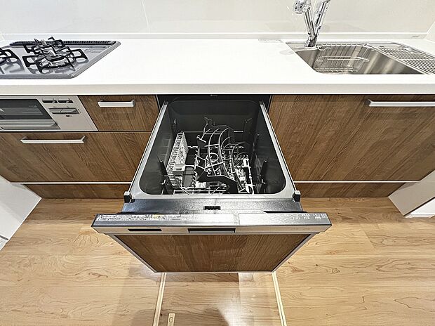 【システムキッチン（食器洗浄機・浄水器・３口コンロ）】３口コンロでお料理のレパートリーも増えますね♪食器洗浄機付きですので、後片付けも楽々♪