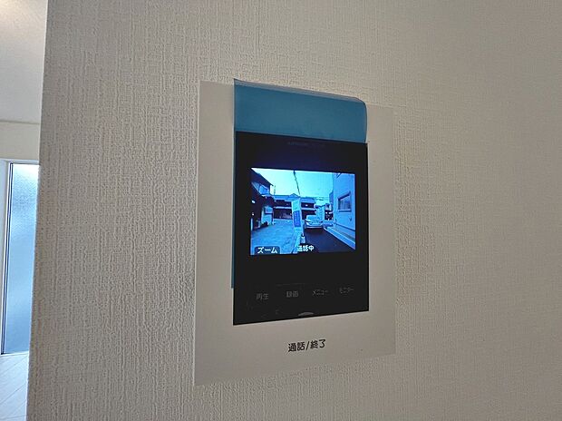 【ＴＶモニター付きインターホン】ＴＶモニター付きインターホンですので、突然の来客時にも外の様子が確認できて安心です！