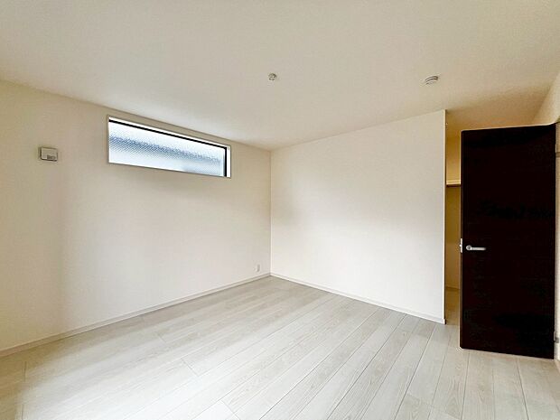 【洋室】全室収納有！家族の思い出も大切にしまっておけますね！