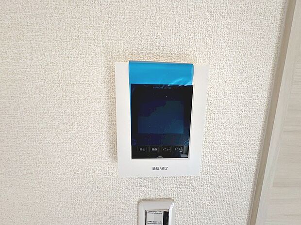 【TVモニター付きインターホン】TVモニター付きインターホンですので、突然の来客時にも外の様子が確認できて安心です!