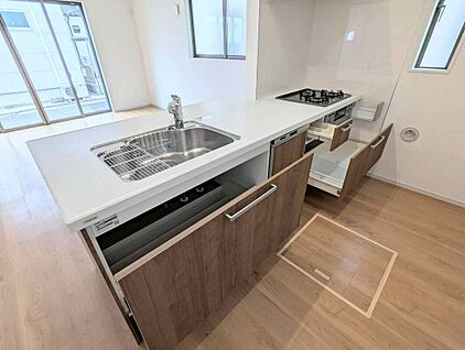 食器洗浄乾燥機・３口コンロのシステムキッチン