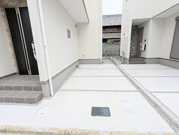 【駐車場】駐車スペースがあるので、愛車の置き場所に困りませんね♪
