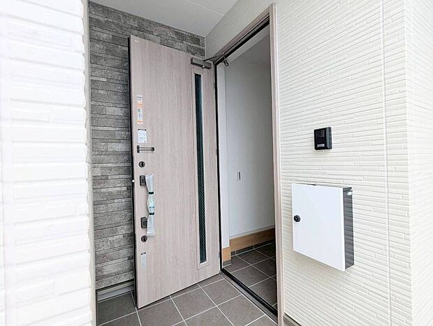【エントランス(2号棟)】閑静な住宅街で叶える穏やかな新生活をここで始めませんか♪