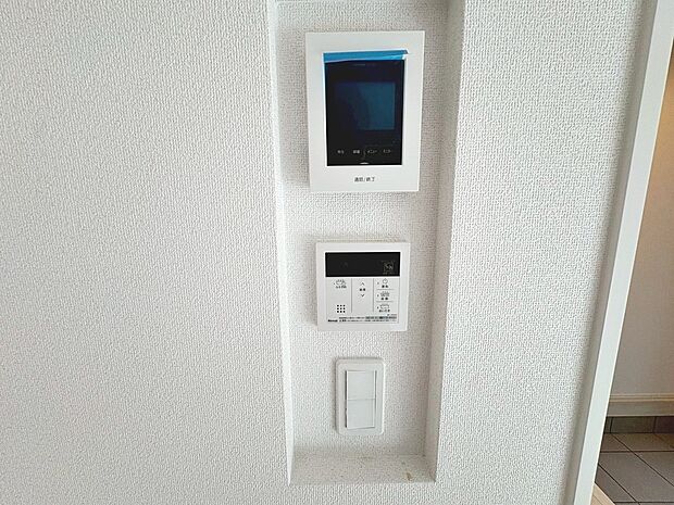 【TVモニター付きインターホン】TVモニター付きインターホンですので、突然の来客時にも外の様子が確認できて安心です!