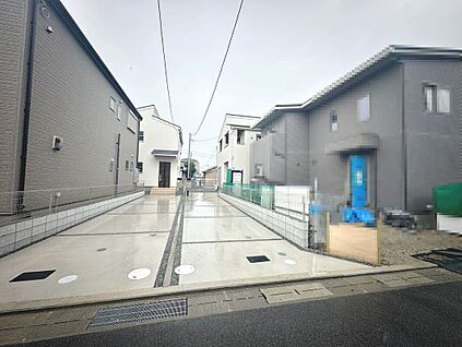 １号棟：駐車場