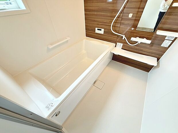 【浴室暖房乾燥機】寒い日も浴室暖房がついているので、温度差が解消できて快適なバスタイムを楽しめますね!