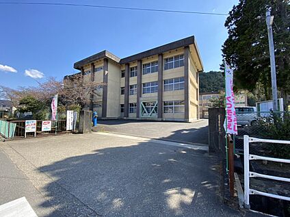 市立中筋小学校 約1.1km(徒歩約14分)