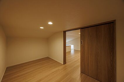 【 小屋裏収納（3号地） 】