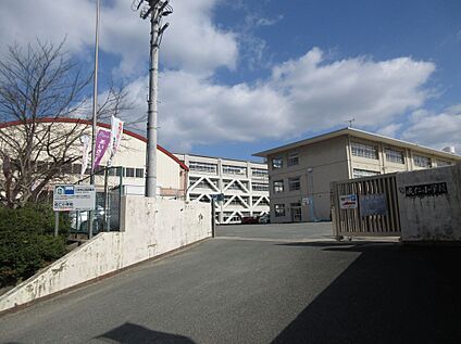 市立成仁小学校 約750m(徒歩約10分)