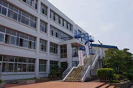 市立綾部中学校 約1.4km (徒歩約18分)