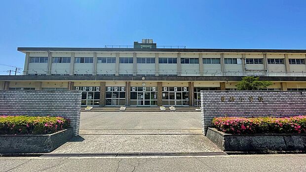 日新小学校（約400m）