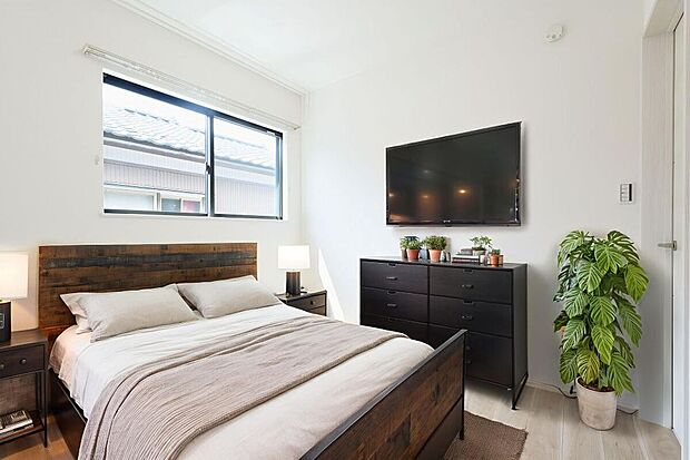 【洋室】お子様のお部屋やご主人様の書斎として、多目的にご活用いただけます。収納力が抜群なので、荷物が増えてもお部屋をスッキリと保つことができます◎ ※家具の配置などはイメージです。