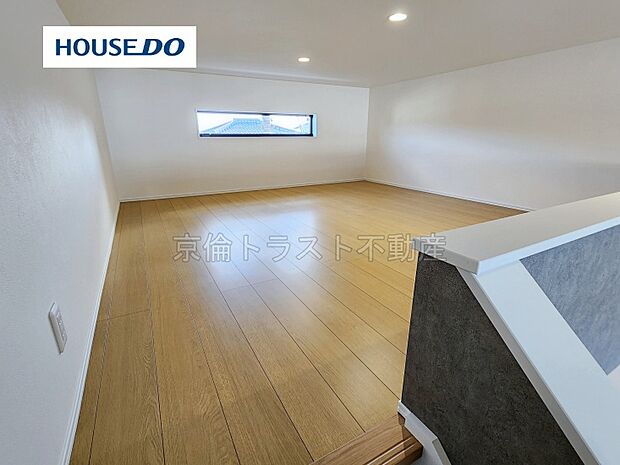 【ロフト（1号棟）】多目的に利用可能な広々8帖のロフトです！！