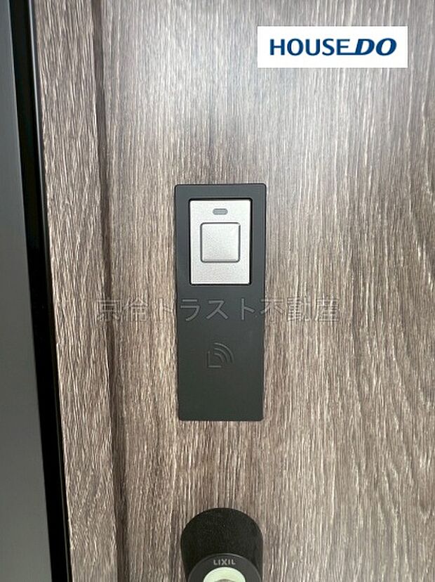 【スマートキー】玄関施錠は簡単操作で防犯面にも優れている電子キー仕様です◎
