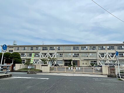 富山小学校 1.3km(徒歩16分)