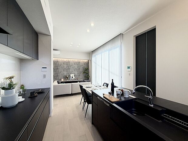 【キッチン】オールスライド&フルエクステンションレールのキッチンキャビネット。奥行き全てを引き出せるので奥のものも簡単に取り出せます。