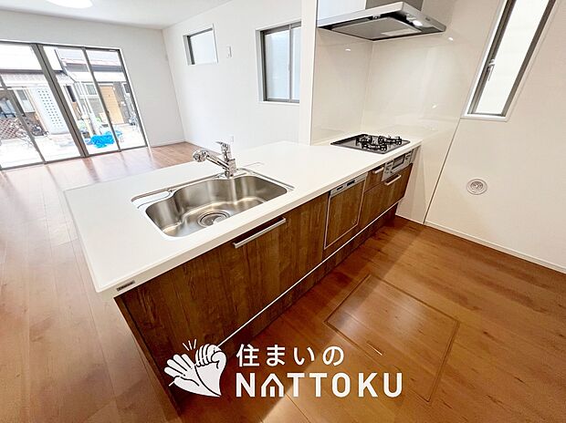 現地写真(キッチン)
収納たっぷりのシステムキッチン、浄水器付水栓を標準装備しています。