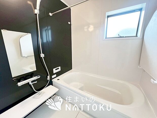 現地写真（浴室）
浴室暖房乾燥機付き。１坪タイプで広々です。