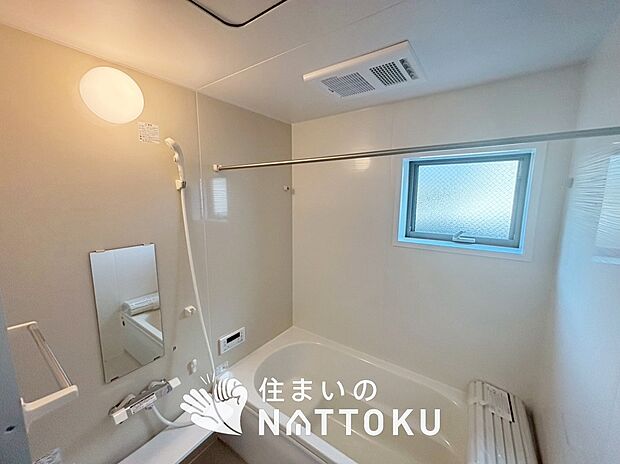 現地写真（浴室）
浴室暖房乾燥機付き。１坪タイプで広々です。