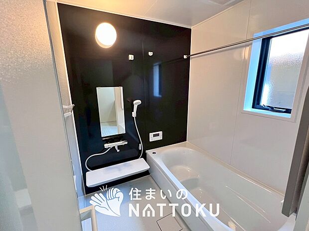 現地写真（浴室）
浴室暖房乾燥機付き。１坪タイプで広々です。