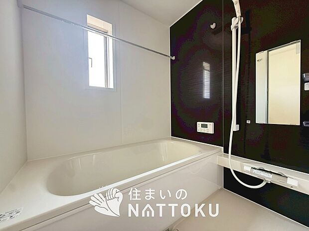 現地写真（浴室）
浴室暖房乾燥機付き。１坪タイプで広々です。