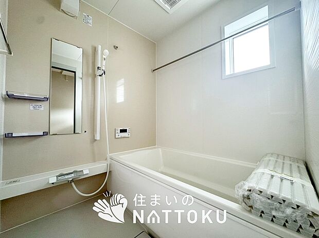 現地写真（浴室）
浴室暖房乾燥機付き。１坪タイプで広々です。