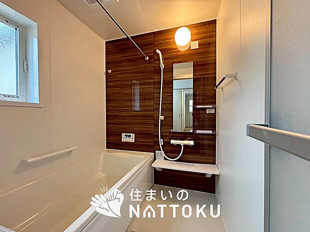 現地写真（浴室）
浴室暖房乾燥機付き。１坪タイプで広々です。