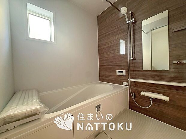 現地写真（浴室）
浴室暖房乾燥機付き。１坪タイプで広々です。