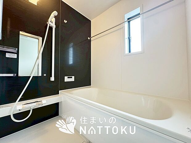 現地写真（浴室）
浴室暖房乾燥機付き。１坪タイプで広々です。