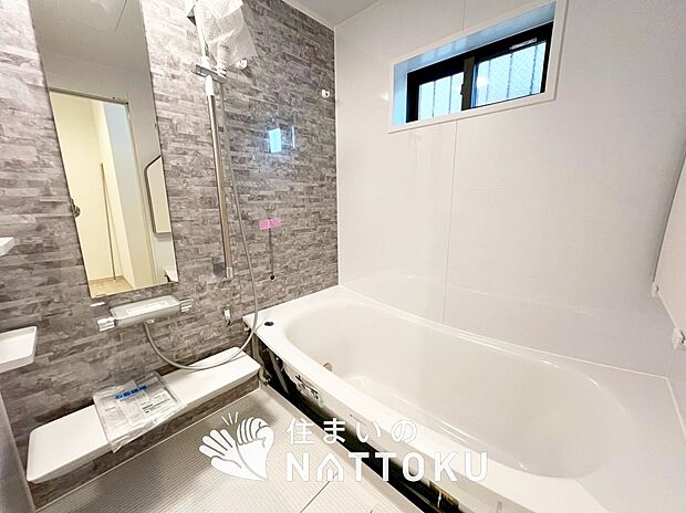 現地写真（浴室）
浴室暖房乾燥機付き。１坪タイプで広々です。