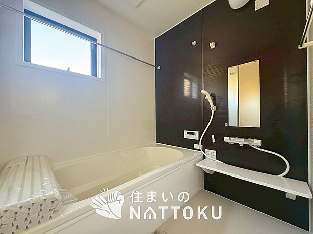 現地写真（浴室）
浴室暖房乾燥機付き。１坪タイプで広々です。