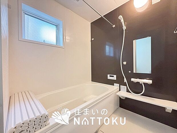 現地写真（浴室）
浴室暖房乾燥機付き。１坪タイプで広々です。