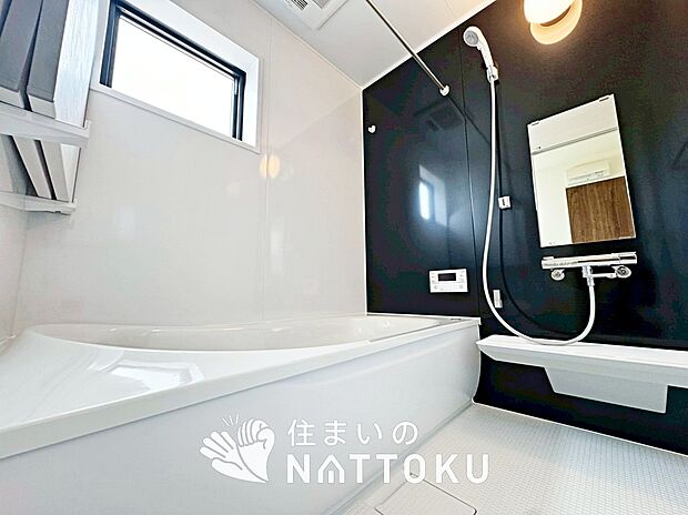 現地写真（浴室）
浴室暖房乾燥機付き。１坪タイプで広々です。