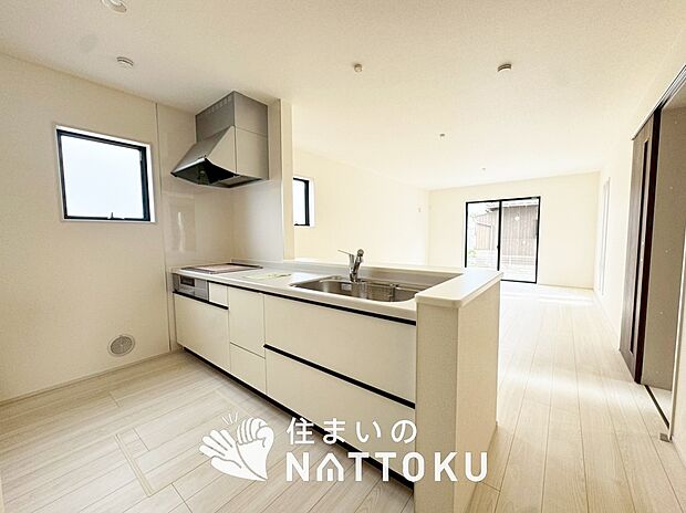 現地写真(キッチン)
収納たっぷりのシステムキッチン、浄水器付水栓を標準装備しています。