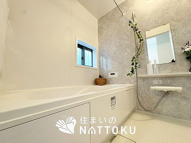 現地写真（浴室）
浴室暖房乾燥機付き。１坪タイプで広々です。