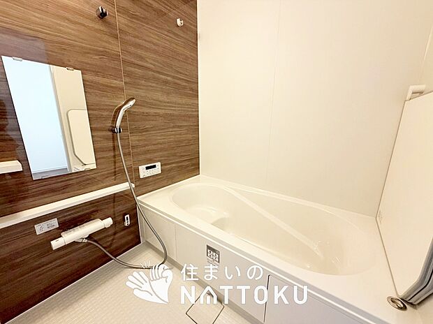 現地写真（浴室）
浴室暖房乾燥機付き。１坪タイプで広々です。