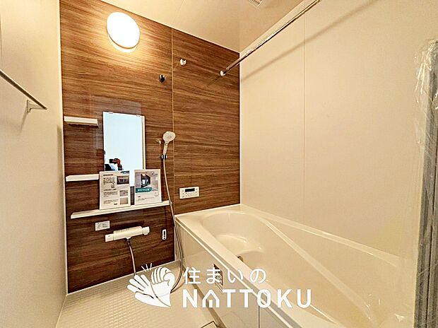 現地写真（浴室）
浴室暖房乾燥機付き。１坪タイプで広々です。