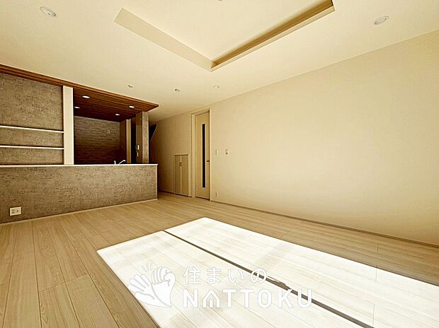 現地写真(リビング)
フローリング材には、木目、色調など木材特有の風合いがあり、ナチュラルな美しさになっています。