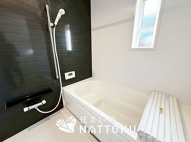 現地写真（浴室）
浴室暖房乾燥機付き。１坪タイプで広々です。