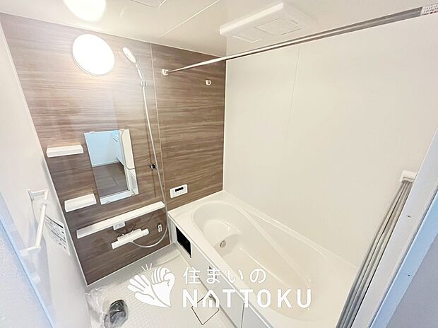 現地写真（浴室）
浴室暖房乾燥機付き。１坪タイプで広々です。