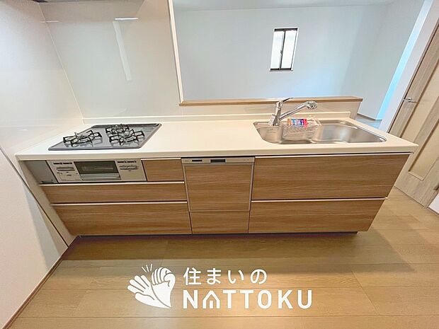 現地写真(キッチン)
収納たっぷりのシステムキッチン、浄水器付水栓を標準装備しています。